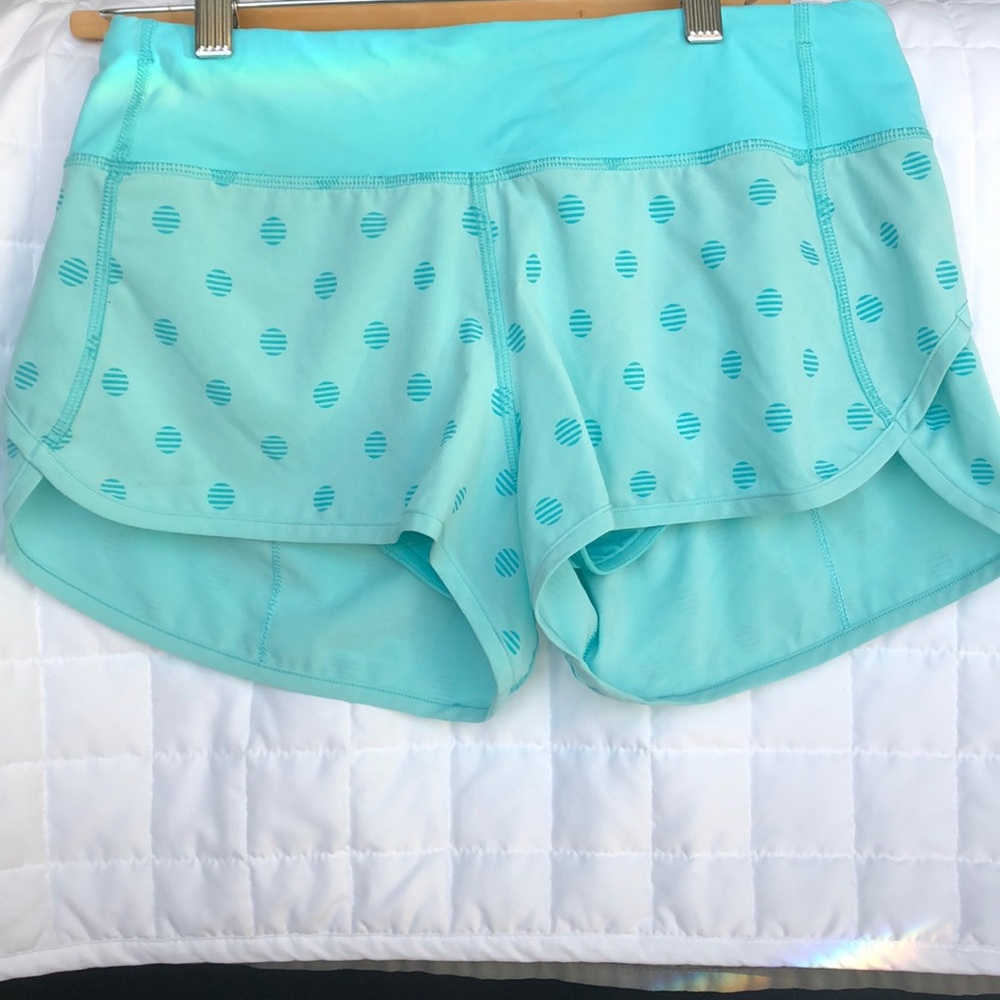 Lululemon 6 RARE Stripe Dot Printed Angel Blue